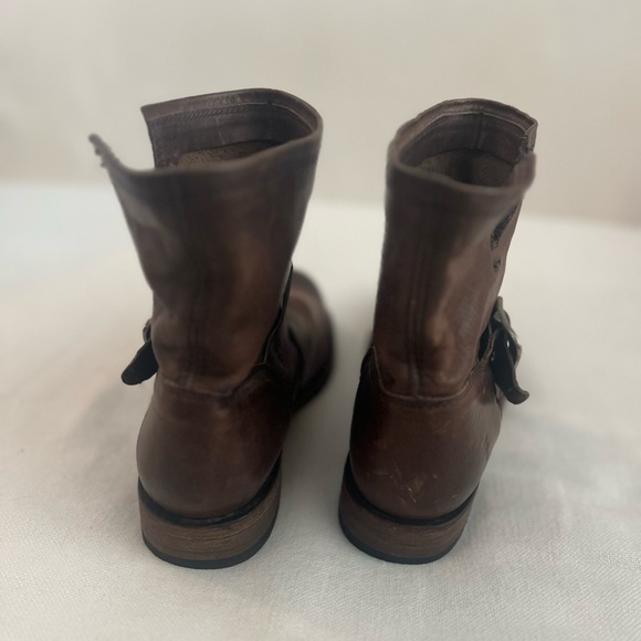 Frye Veronica Short Booties | Saddle Brown Leather | Distressed | 7.5 - Picture 2 of 10